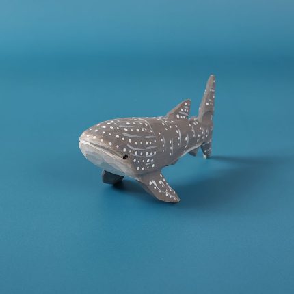 Tượng cá mập đốm khắc tay